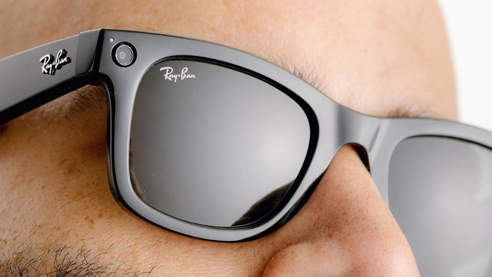 Estas gafas inteligentes son la nueva apuesta de Facebook y la marca de lentes para usar menos el móvil