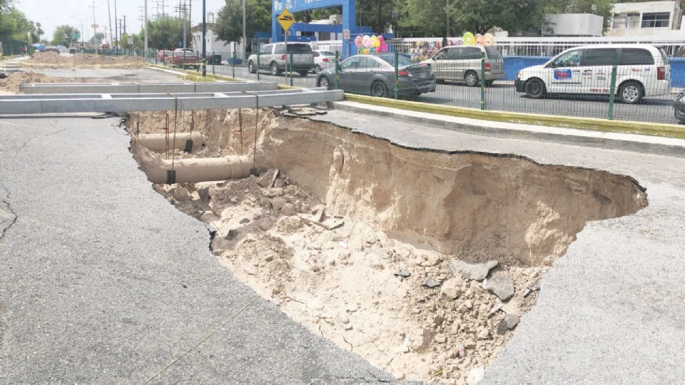 El socavón del Parque Mendoza no ha sido tocado y sigue creciendo.