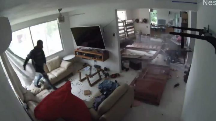 Ladrones en Cancún estrellan camioneta contra una casa para robarla