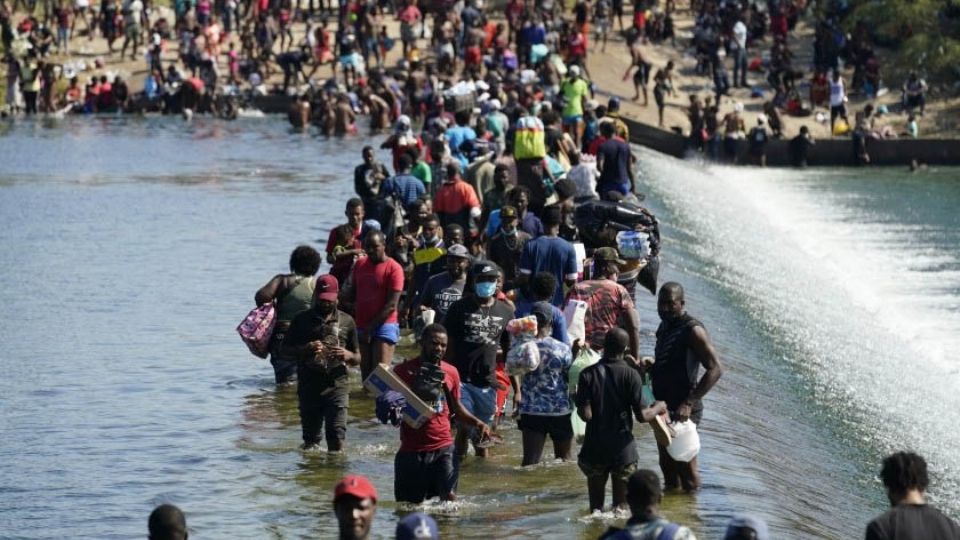 Los haitianos cruzaron libremente el río Bravo