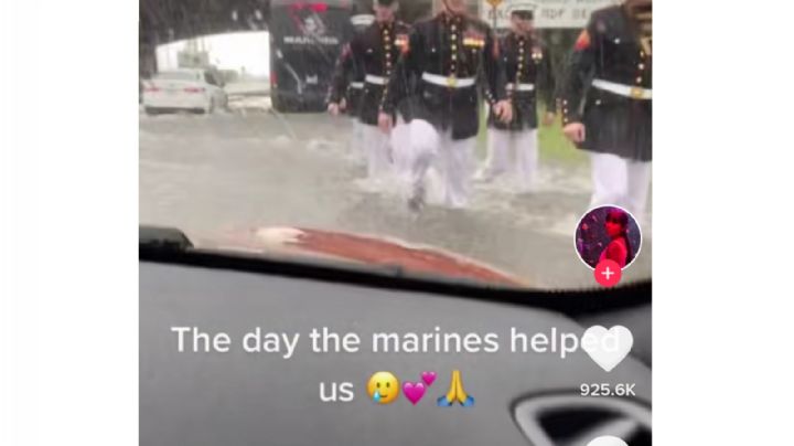 Marines estadounidenses rescatan a mujer atrapada en su auto