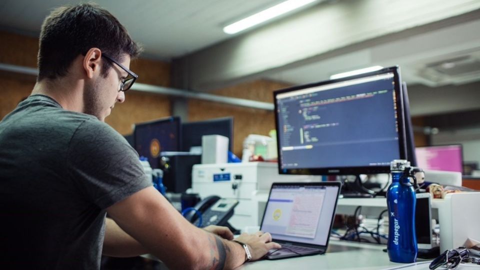 Profesionistas, recién ingresados y hasta estudiantes pueden aplicar para laborar en Microsoft.