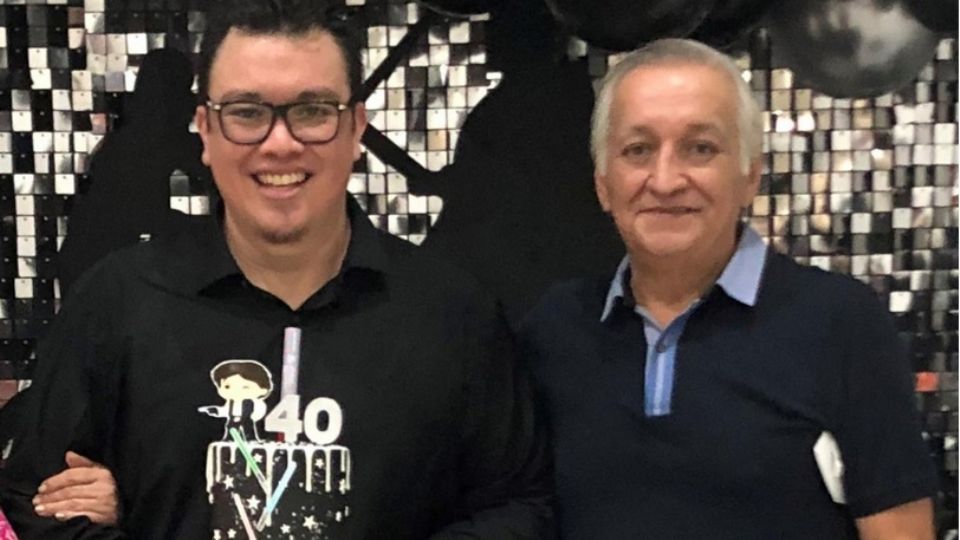 Standupero y comediante se despide de su padre como un gran hombre.