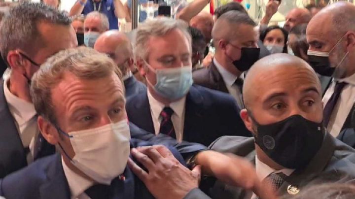 Lanzan huevo contra Emmanuel Macron, presidente de Francia (VIDEO)