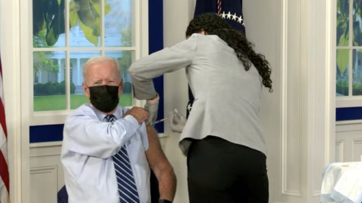 Joe Biden recibe la tercera dosis de la vacuna covid Pfizer