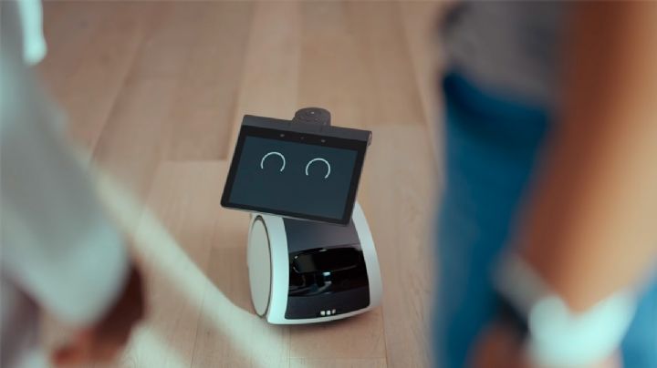 VIDEO: Así es Astro, el nuevo robot de Amazon que funciona como perro guardián