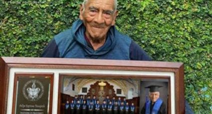 Abuelito se gradúa como ingeniero a los 84 años en Puebla