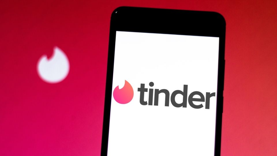 Con la opción oculta de Tinder, ya no serás cachado en la oficina buscando el amor