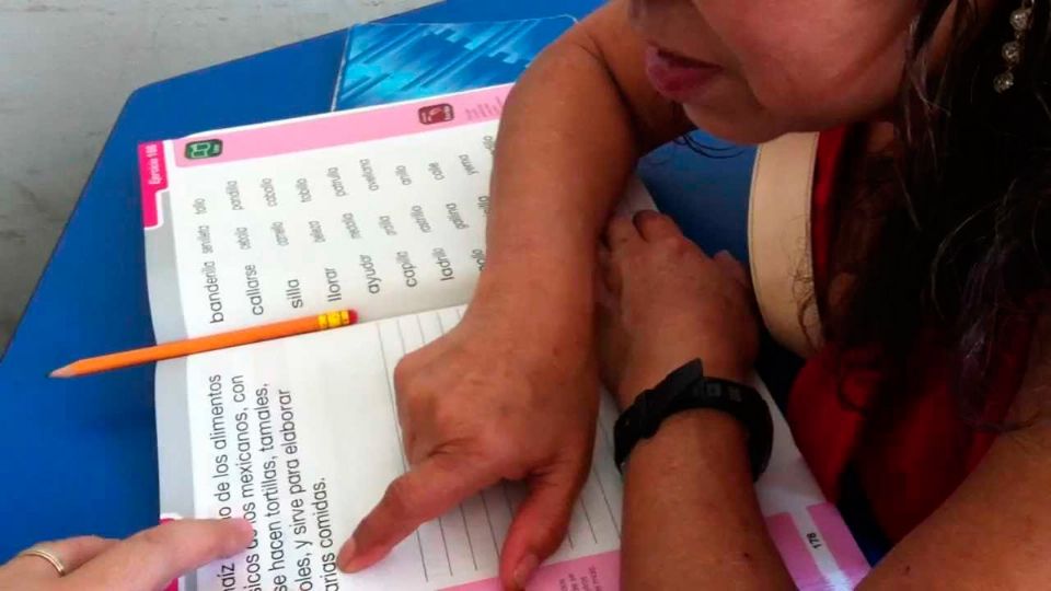 Josefina se acercó a la literatura por los hijos de una familia que ayudó a criar