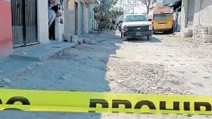 Fallece bebé de hipotermia, vecinos aseguran que su madre lo olvidó afuera por estar tomando