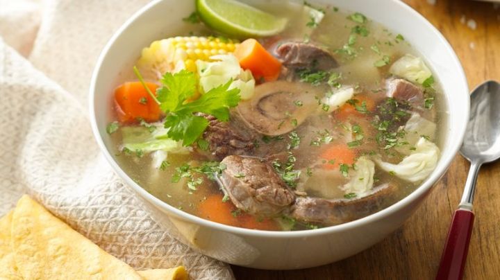 Esta es la mejor receta del caldo de res para estos días fríos