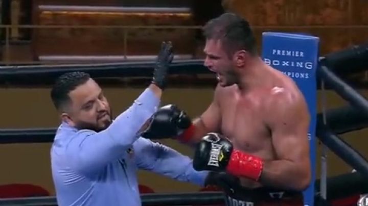 VIDEO: Boxeador golpea al referí por detener su combate