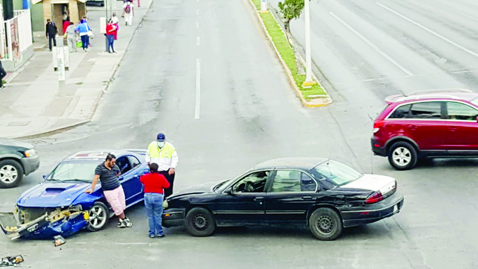 El Mustang tenía vía libre y fue el que se llevó la peor parte.