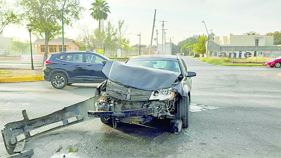 Muy destrozado e irreconocible quedó el Dodge Avenger.