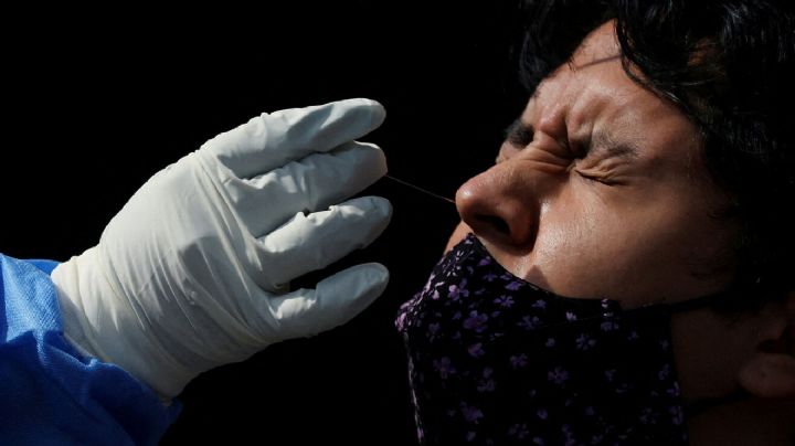 Infectados por ómicron que siguen dando positivo a los siete días: ¿Cuándo dejamos de contagiar?