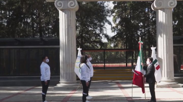 Abanderan delegación mexicana para Olímpicos de Invierno