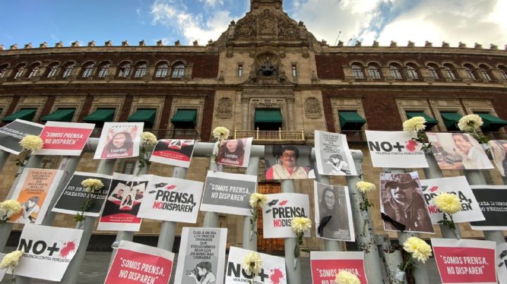 Protesta en Palacio Nacional por asesinatos de periodistas