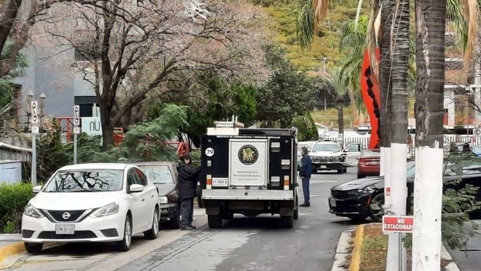 El local se encuentra se encuentra rodeado de peritos y detectives