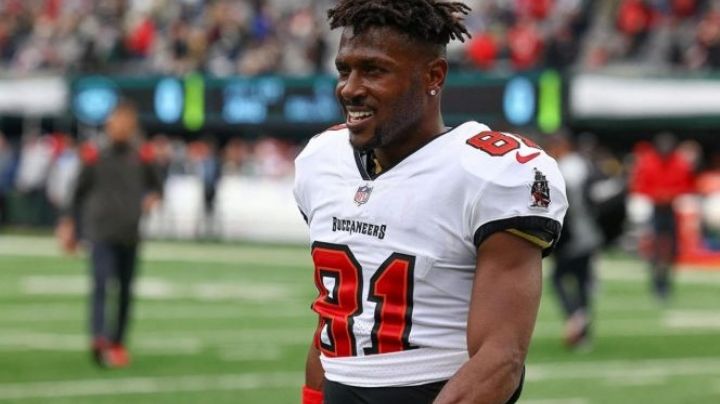 VIDEO: Antonio Brown abandona partido y lo corren de los Bucaneros