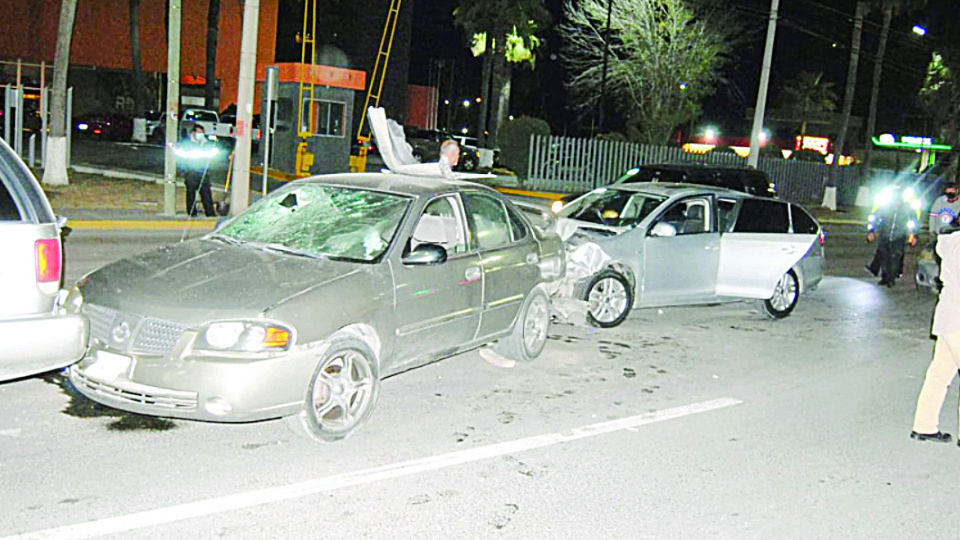 En el parte de novedades se agregó que el del Jetta circulaba de norte a sur por la avenida Reforma