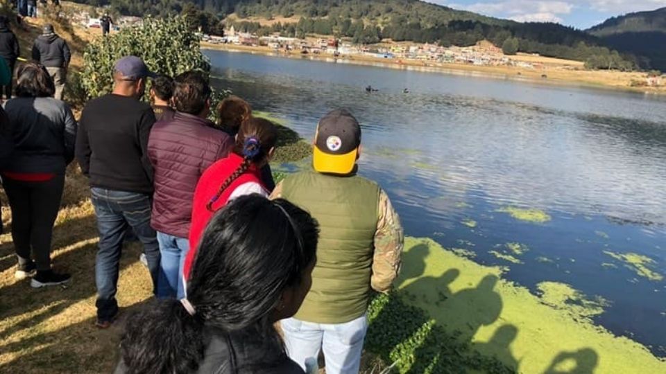 El joven, presuntamente bajo los efectos del alcohol, se zambulló en el agua para recuperar su calzado