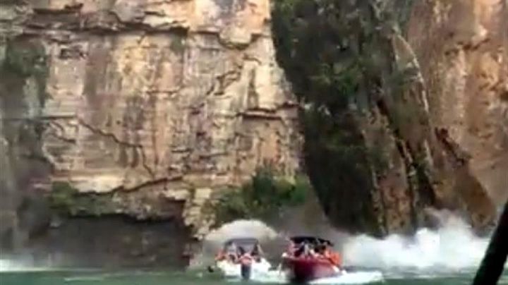 VIDEO: Suman 10 muertos tras impresionante derrumbe de acantilado en Brasil