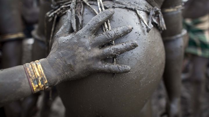 Tribu Bodi premia a obesos en África: ganan a la mujer más bella