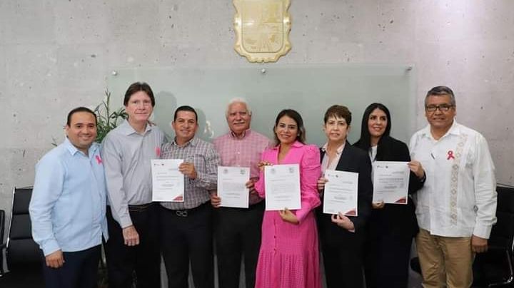 Entregan nombramientos a personal de unidades hospitalarias y jurisdicciones