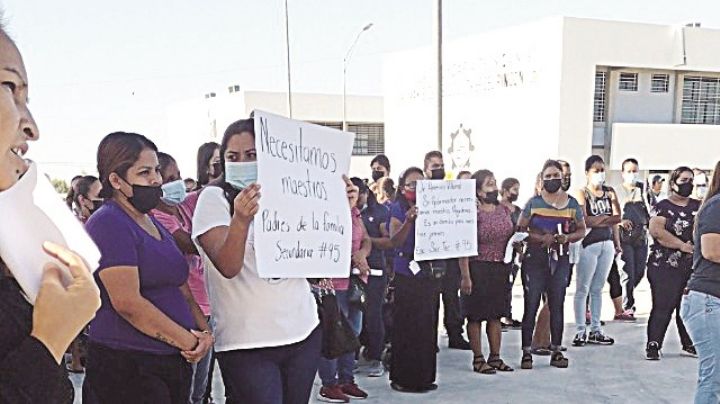 Protestan familias en Villas de San Miguel; faltan maestros a Secundaria 95