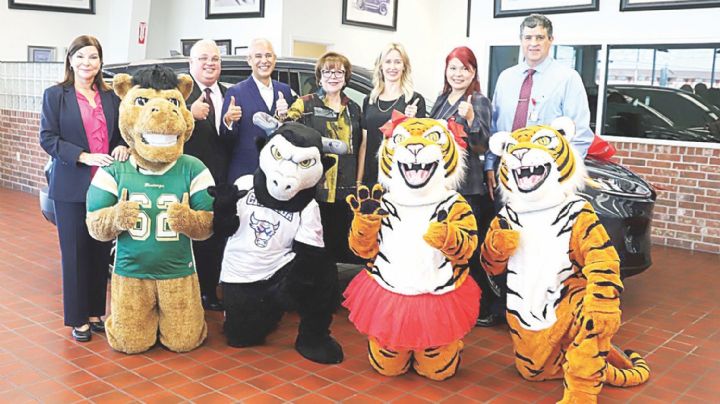 Estudiante estrenará auto nuevo