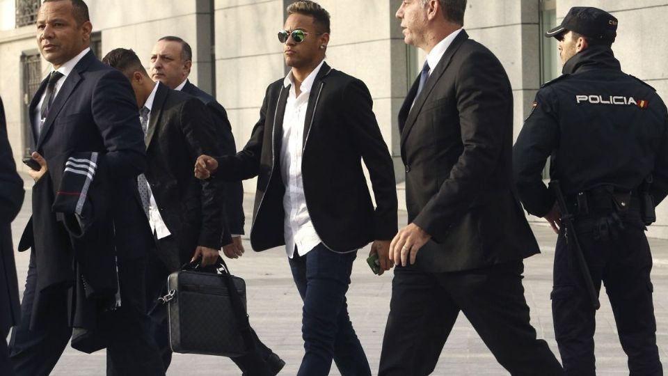 El jugador Neymar entrará en juicio el lunes 17 de octubre en un tribunal de España