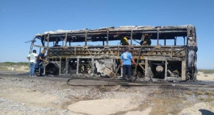 Se incendia autobús que transportaba desde Saltillo a 30 meseros a evento en Torreón.