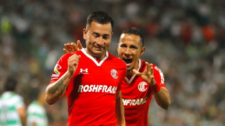 Toluca derrota 2-1 a Santos; se indigestan de chorizo en Torreón