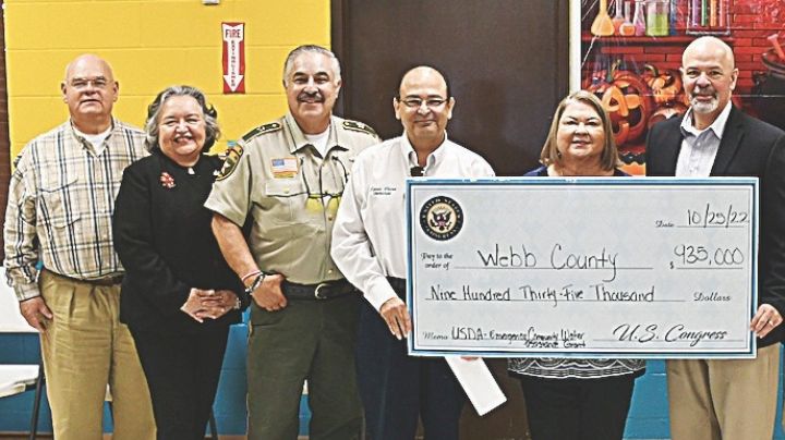 Reembolsan costo por acarrear agua a colonias de la Carretera 59