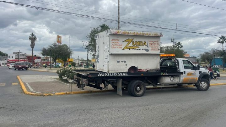 Retiran puestos 'abandonados' de las calles de Nuevo Laredo