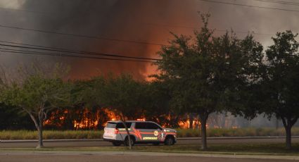 Megaincendio en recicladora de Laredo | VIDEO