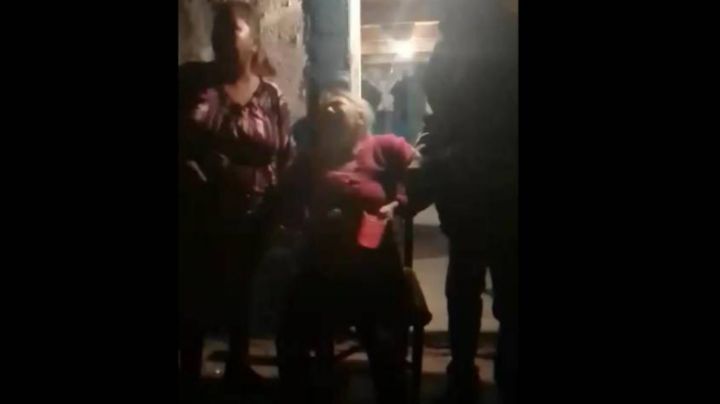 Muere mujer por inhalar gas pimienta; policías lo usaron para controlar riña