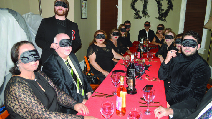 Despiertan los sentidos con una cena a ciegas