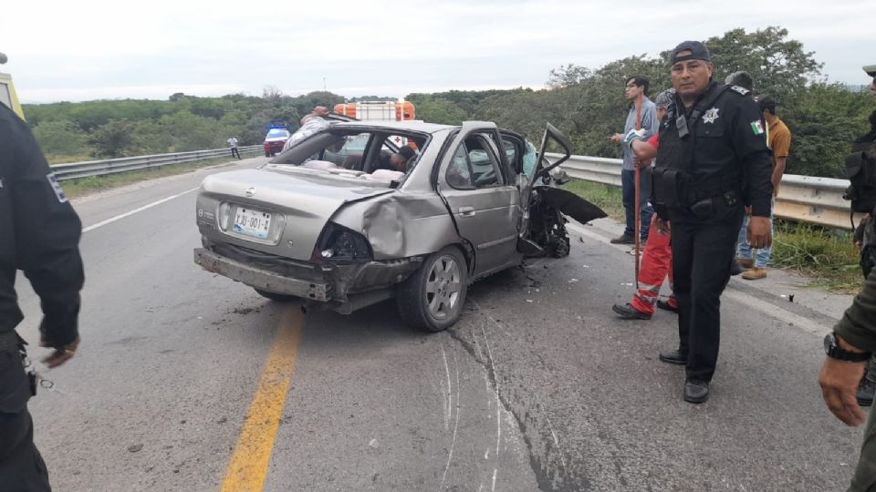 Maestra de Madero muere en carreterazo en San Luis