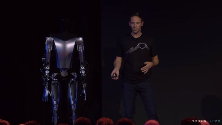 ¿Robotina, eres tu? Tesla presenta Optimus, el nuevo robot para hacer los trabajos del hogar