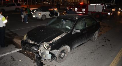 Mujer invade carril sin precaución y le pegan por detrás