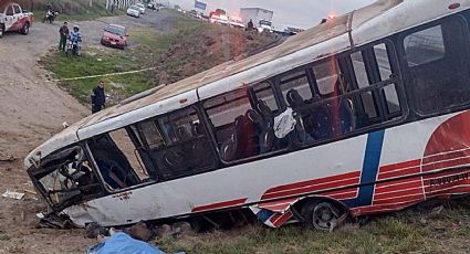 Tráiler embiste autobús de estudiantes en la Carretera México-Veracruz; reportan un fallecido