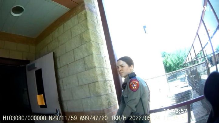 Masacre en Uvalde: contratan en distrito escolar a policía investigada tras homicidio de niños