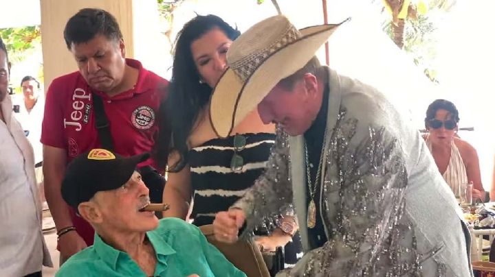 Germán Lizarraga visita a Andrés García para cantarle "Casquillos de cuerno" | VIDEO