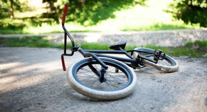 Atropella a niño que paseaba en bicicleta en Monterrey y le rompe pierna | VIDEO