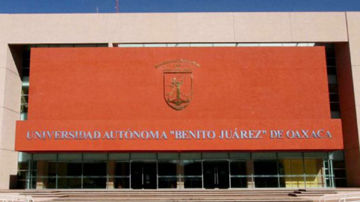 Alumnos de carrera faltan a clase y maestra los exhibe