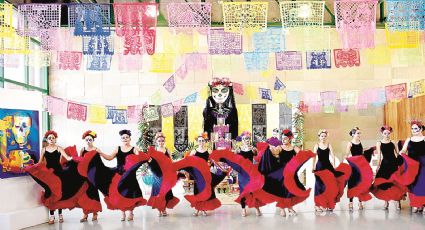 Danzan con la Catrina en Estación Palabra