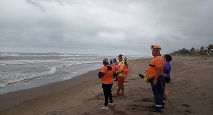 Se "traga" el mar de Veracruz a pareja de turistas