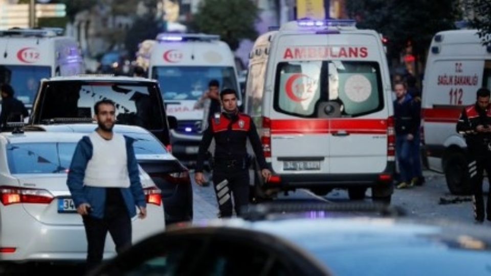 El hecho se registró en una calle peatonal de Estambul