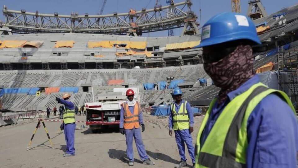 Miles de tranajadores migrantes han sufrido de maltrato y abuso laboral durante la construcción de obras para el Mundial Qatar 2022